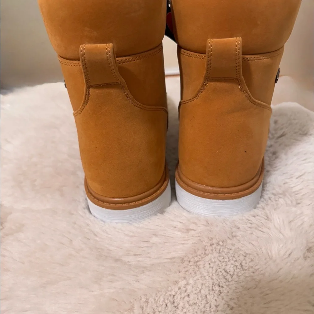 Lugz Classic Brown Lace-Up Boots. 11.5